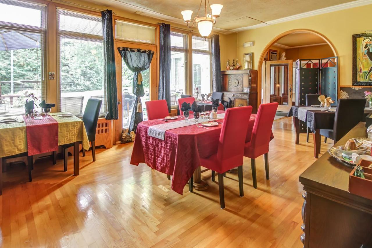 Chateau Murdock Gite Et Esthetique 1950 Chicoutimi Eksteriør billede
