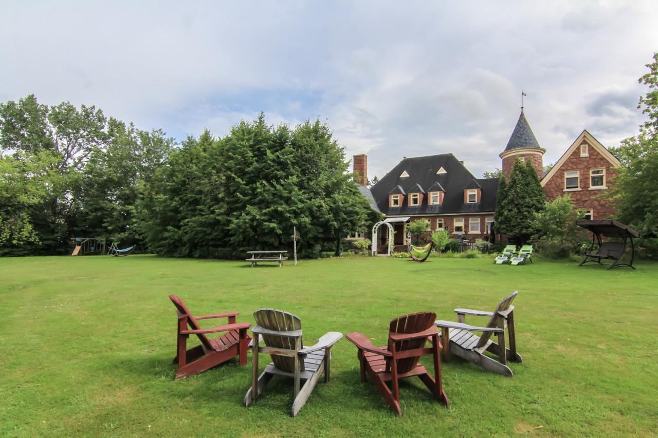 Chateau Murdock Gite Et Esthetique 1950 Chicoutimi Eksteriør billede